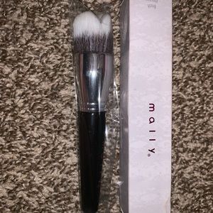 Mally foundation brush